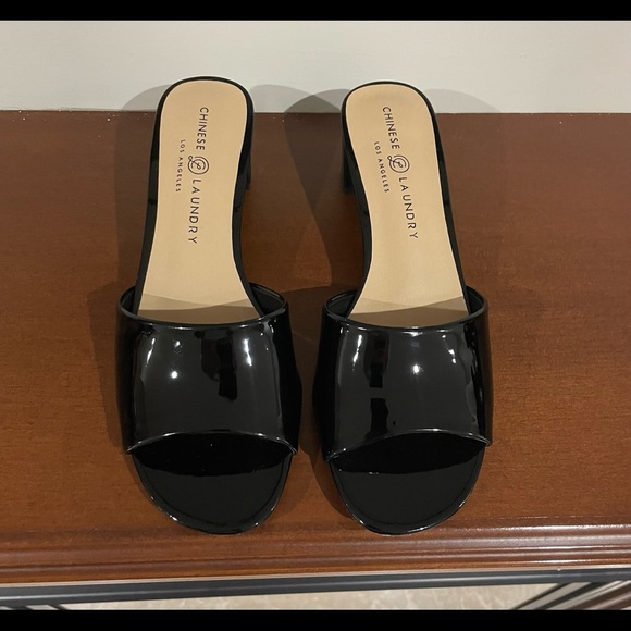 Chinese Laundry dressy slides. Black patent. Size 8.5 US - Picture 2 of 3